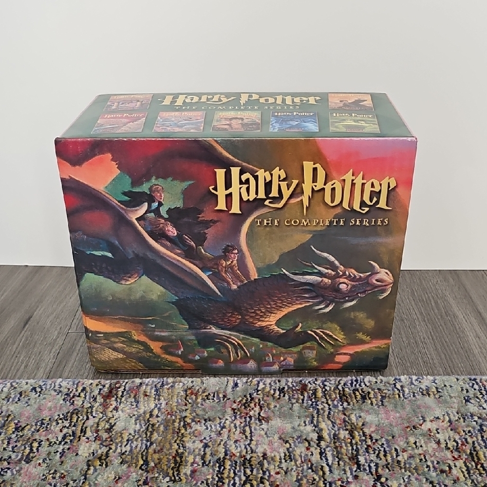 Harry Potter The Complete Series Paperback Box Set (Volumes 1-7)